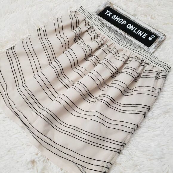 Size 8 BCBGeneration Striped Mini Skirt - Picture 2 of 7